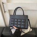 Borsa a mano nera trapuntata con motivo a scacchi e tracolla regolabile elegante - Nero