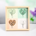 Cadre photo quatre saisons avec cœurs en pierres précieuses colorées dans un cadre en bois - Arbre Coeur Quatre Saisons / Couleur bois naturel