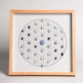 Quadratischer Holzrahmen Blume des Lebens mit natürlichen Amethyst-Heilsteinen - Intuition & Inspiration