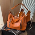 Sac fourre-tout rétro marron-orange avec plusieurs poches et large bandoulière - Fauve