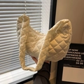 Gewatteerde nylon halvemaantas in wit met breed gevoerd handvat en cloud-ontwerp - Off-wit
