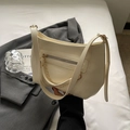 Elegante cremefarbene Schultertasche aus Leder mit Goldkette und Reißverschlussfach - Cremeweiß