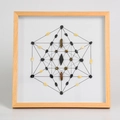 Holzrahmen mit heiliger Geometrie und Obsidian Tigerauge Kristallen Dekoration - Reiseschutz