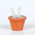 Pointes de cristal de roche naturel avec gravier dans un petit pot en terre cuite - Pointe de Quartz Clair