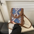 Retro-Handytasche aus Webstoff mit geometrischem Muster und braunem Lederbesatz - Blau
