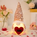 Gnome en peluche à paillettes roses avec cœur LED lumineux et broderie 'LOVE' - Poupée Lumineuse Rose