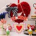 Pendaglio a cuore in legno Be Mine per San Valentino con strati a quadri rossi - Stile be mine