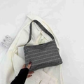 Elegante bolso de hombro de lona negra con diseño de rejilla de strass plateado - Plateado