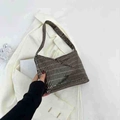 Bolso hobo negro elegante con brillantes pedrería plateada y asa para el hombro - Dorado