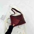 Bolso de mano elegante con lentejuelas rojas para mujer con acabado brillante y curvo - Rojo