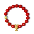 Rotes Zinnober Sternzeichen Hase Armband mit Goldanhänger und blauer Perle - Kaninchen