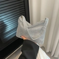 Funkelnde silberne Abendtasche mit Strasssteinen und elegantem Falten-Design - Silber