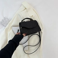 Elegante schwarze Pailletten-Abendtasche mit Goldverschluss und schwarzem Griff - Schwarz
