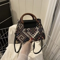Borsa etnica in tela con manico in legno e dettagli in pelle PU nera di qualità - Nero