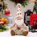 Plüsch-Weihnachtswichtel-Puppe in Beige und Braun, sitzend mit Schneeflocken-Stickerei - Europäischer Sitzstil Weihnachtsmann