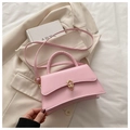 Bolso de mano de cuero rosa con cierre de metal dorado y correa de hombro ajustable - Rosa