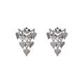 Détail des boucles d'oreilles cœur argentées avec franges métalliques polies et breloques - Boucles d'Oreilles Coeur Gland