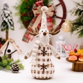Weihnachts-Rentier-Plüschfigur mit karierter Jacke und Schneeflocken-Stickerei - Europäischer Stil Rentier Puppe