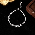Zweilagiges silbernes Stern-Charm-Armband mit polierten Perlen und verstellbarer Kette - Silbernes Doppelschichtiges Sternarmband