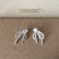 Orecchini a fiocco in pizzo argento con zircone a cuore e design in metallo traforato - Orecchini a Bottone a Cuore con Fiocco in Pizzo (EXTEH00148)