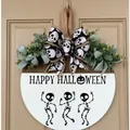 Panneau de porte Halloween avec squelettes, texte Happy Halloween et nœud décoratif - Trois Squelettes