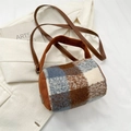 Borsa Boston in lana a quadri blu e marrone con manici in velluto a coste - Blu