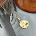 Collar vintage dorado de estilo francés con colgante de flor de perla blanca y hoja - Amarillo