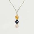 Handgefertigte Kette mit Drahtwicklung und Perlen aus Bernstein, Lapislazuli, Rosenquarz - Anhänger-Waage