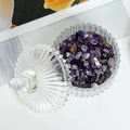 Strukturierter Glasbehälter mit Deckel gefüllt mit Amethyst-Naturstein zur Dekoration - Mongolisches Kleines Gefäß + 120g Amethyst