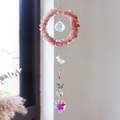 Detail van roze kristallen zonnevanger met hartvormig prisma en sterretjes voor decoratie - Aardbeienkwarts (6001515769288)