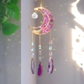 Detail eines Mond-Sonnenfängers mit Amethyststeinen und Achat-Scheiben-Anhänger - Amethyst-Stil