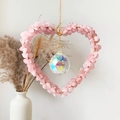 Atrapasol de corazón con fragmentos de cristal rosa natural y prisma colgante decorativo - Cuarzo rosa