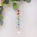 Detailansicht der silbernen Spiral-Kristall-Sonnenfänger mit bunten Perlen für den Garten - Silber Spiral Regenbogen Kristall Stil (KC3)