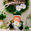 Sint-Patrick's Dag pluche pop met groene klaver outfit en oranje vlechten hanger decoratie - St. Patrick's Dag Vrouwelijke Kabouter Bolvormige Hanger