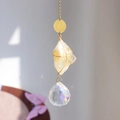 Kristall-Sonnenfänger mit gelbem Rohstein und facettierter Kugel für Regenbogen-Effekte - 35cm / Citrin