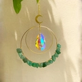 Kristall-Sonnenfänger mit Mondringen, Rosenquarz und facettiertem Tropfenprisma-Anhänger - Aventurin-Jade / 33~35cm