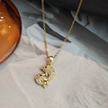 Collier dauphin doré avec zircons micro-pavés et chaîne à maillons délicate - Double Dauphins Dorés (EXRGN0414JS)
