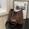 Borsa tote marrone scuro stampa leopardata con catena di perle e tracolla in metallo - Marrone