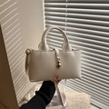 Borsa a mano vintage crema con ciondolo a zucca dorata e tracolla rimovibile - Bianco