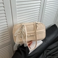 Bolso Boston beige con colgante de perlas y lazo decorativo de estilo coreano - Bolso Individual / Blanco