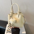 Piccola borsa tote in pelle beige con ciondolo di peluche e dettagli argentati - Senza ciondolo / Bianco Sporco