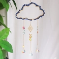 Atrapasol de nube con piedras azules, cadenas doradas y bolas de cristal tallado - CA6-Lapislázuli