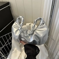 Sac nuage argenté en similicuir plissé avec poignée tressée pour femmes chic - Argenté