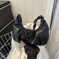 Sac nuage noir au design plissé avec poignée tressée pour femme à la mode - Noir