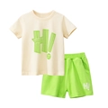 Completo estivo per bambini con t-shirt beige stampata e pantaloncini verde brillante - Beige / Verde Foglia / 100cm