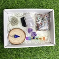 Coffret cadeau de cristaux de guérison chakra avec améthyste et sélénite naturelle - Boîte Blanche Pierres Brutes Et Base de Pendentif