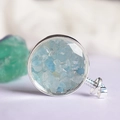 Portachiavi bottiglia dei desideri tonda con cristalli azzurri e gancio in metallo argento - Cianite