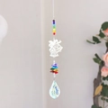 Zonnevanger met vlinderbel en regenboogkralen voor ramen en binnenshuis decoratie - Strik Windgong Stijl (6) / 45-50cm