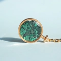 Portachiavi tondo dorato in cristallo con pietre di malachite verde per accessori - Malachite