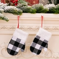 Kerstversiering geruite handschoenen met witte pluche rand en rood koord - Zwart Wit Geblokt